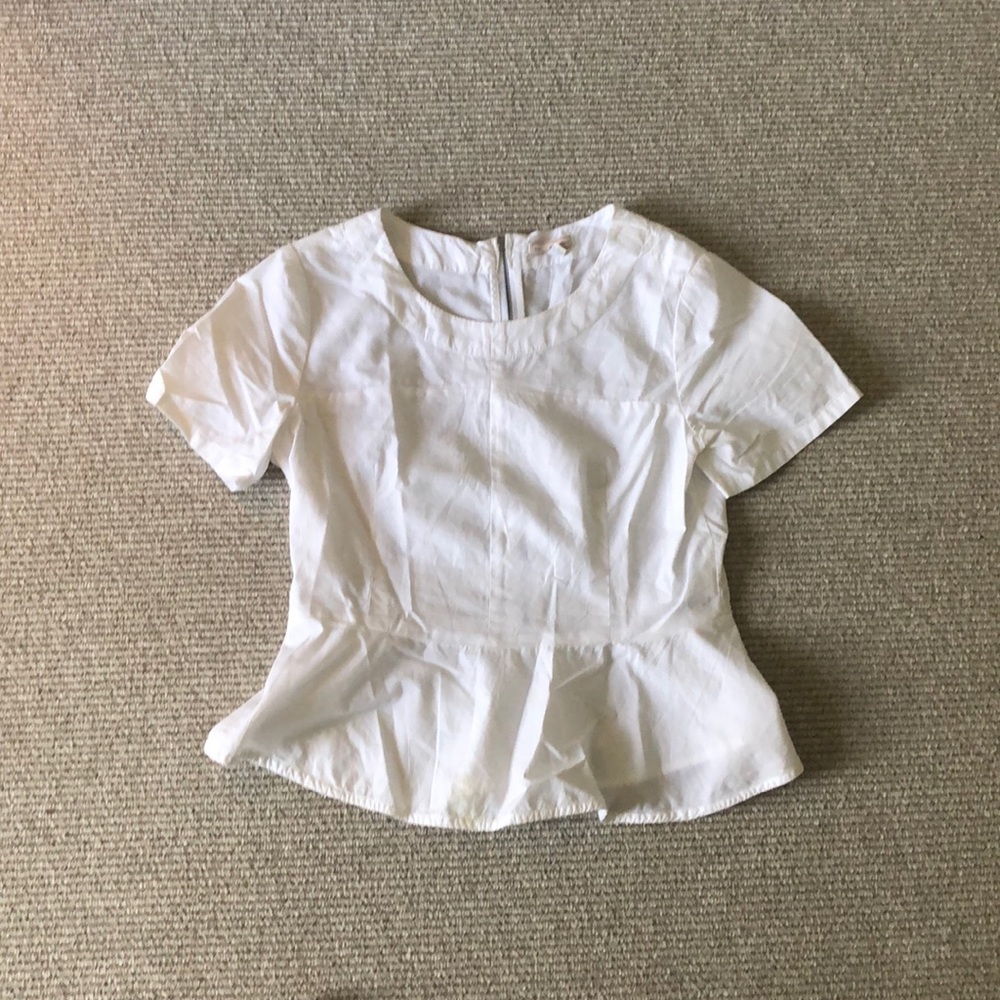 White gap shirt